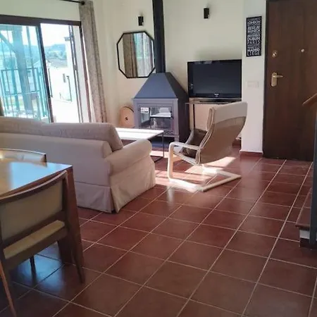 En Sierramagna, Piscina Abierta Holiday home *