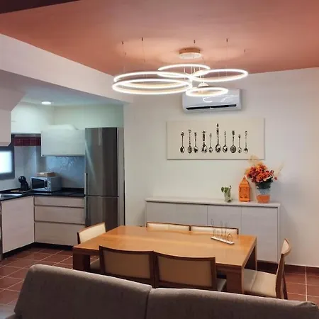 En Sierramagna, Piscina Abierta Holiday home El Ronquillo